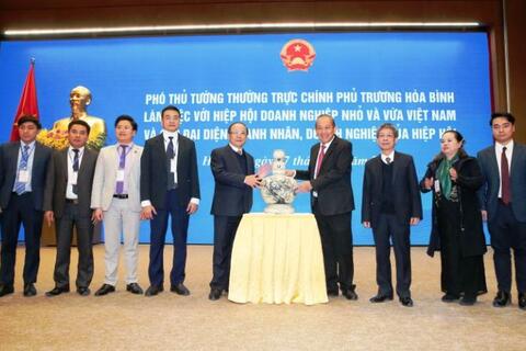 Phó Thủ tướng Thường trực Trương Hòa Bình gặp mặt đoàn đại biểu doanh nghiệp, doanh nhân tiêu biểu thuộc VINASME