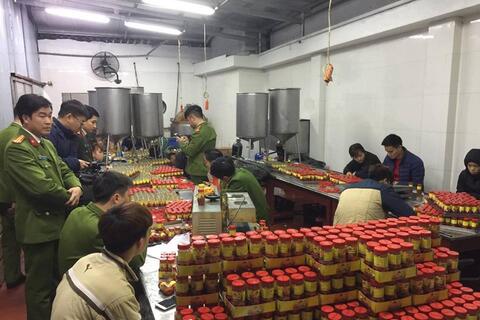 Bí mật kinh hoàng bên trong hàng nghìn lọ sa tế giả