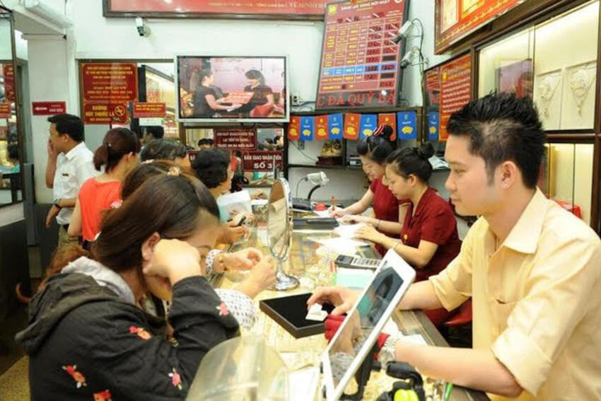 Giá vàng bật tăng mạnh