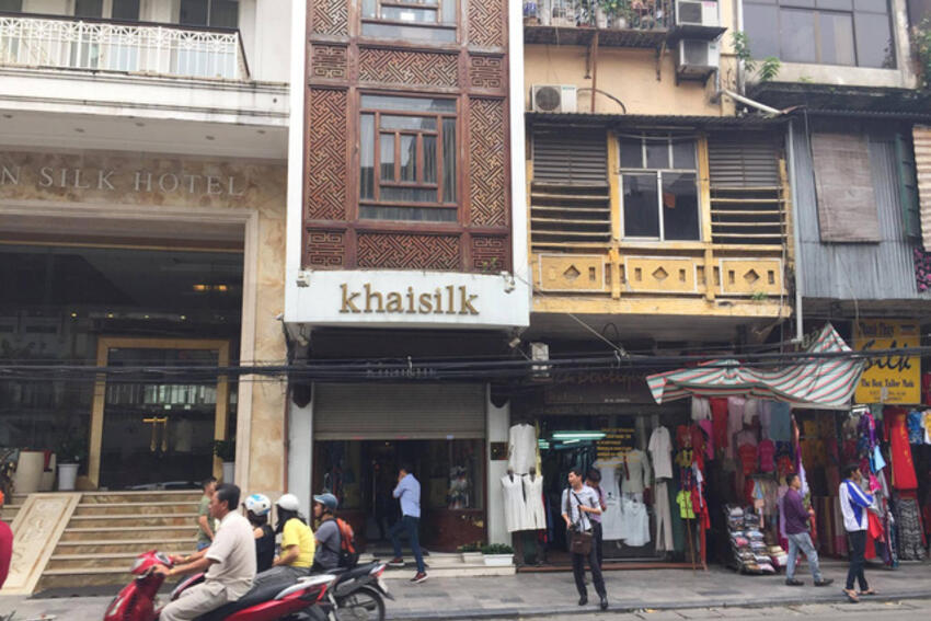 Khám xét, thu giữ một số sản phẩm của Khaisilk tại Hà Nội