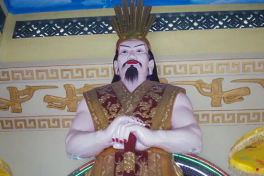 Tượng Vua Hùng ở Gia Lai gây tranh cãi