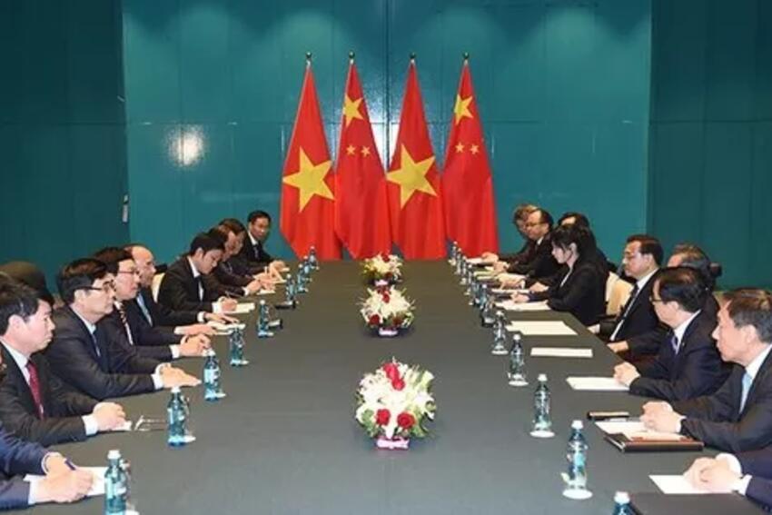 Hai thủ tướng Việt - Trung gặp gỡ tại Mông Cổ