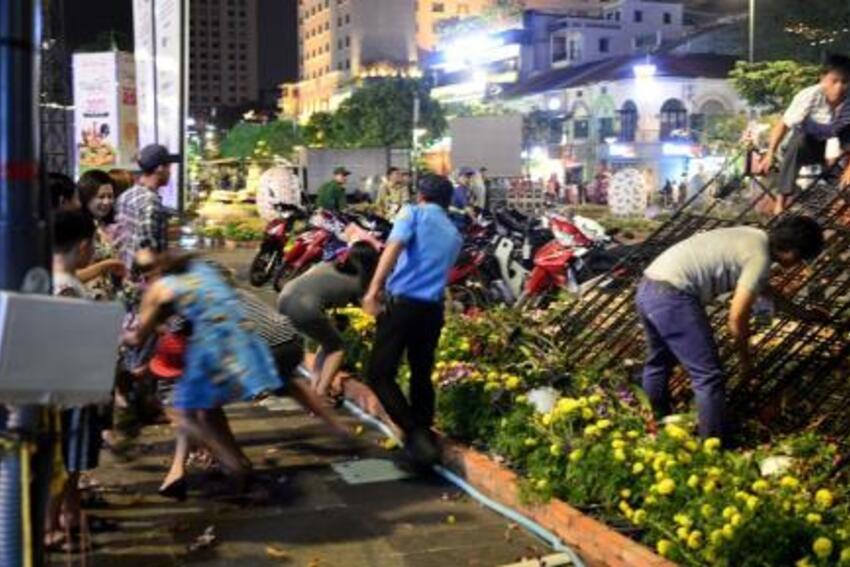 Nhiều người Việt xé rào lấy hoa: Lòng tham đang quá lớn