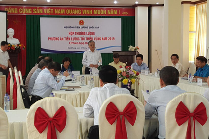 Chốt mức tăng 5,3% lương tối thiểu vùng