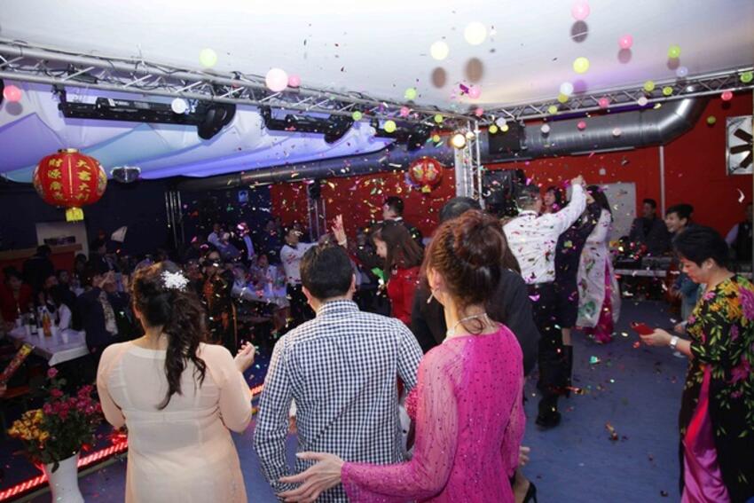 Người Việt ở Đức và Séc đón Tết