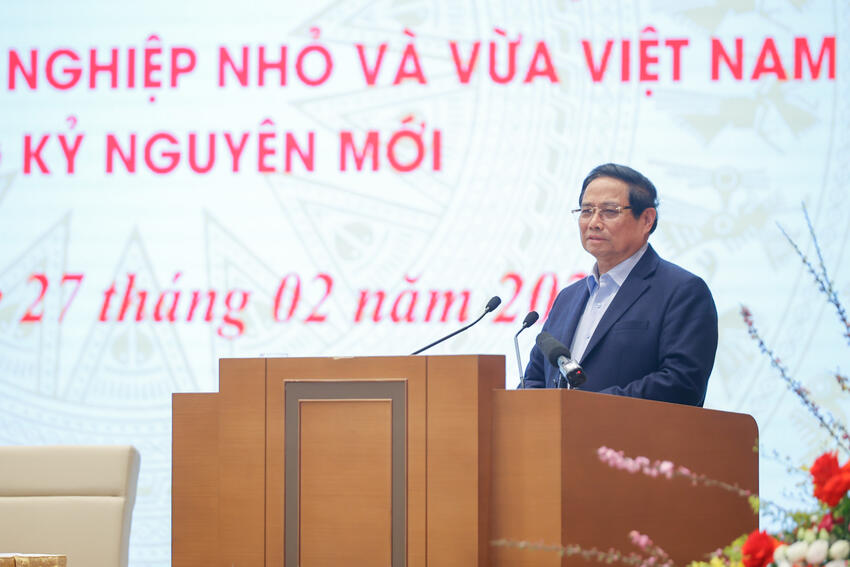 Thủ tướng: Ổn định lãi suất, hỗ trợ doanh nghiệp nhỏ vươn lên lớn mạnh