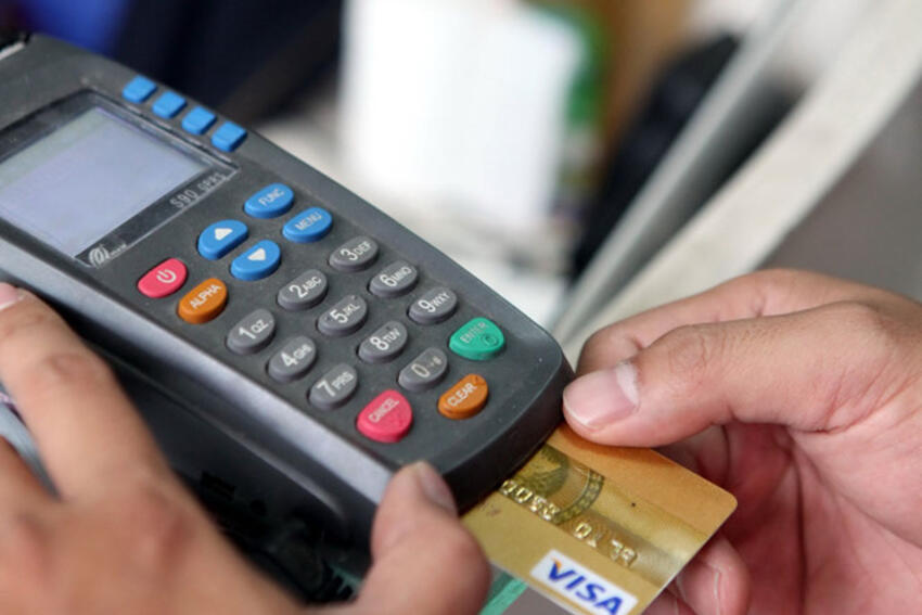 Ngân hàng 'chém đẹp' người dùng thẻ