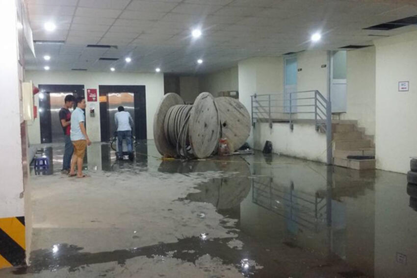 Hy hữu chung cư cao cấp: 2 lần trong 1 tháng bục bể phốt xây trái phép