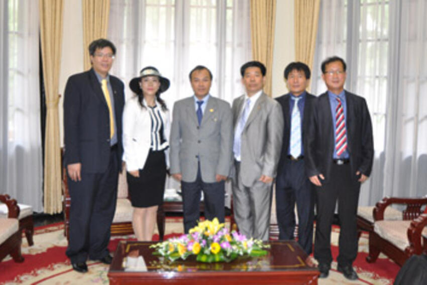 Thứ trưởng Vũ Hồng Nam tiếp các trí thức kiều bào