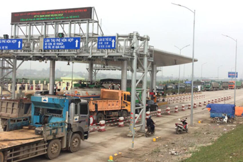 Người dân chặn xe, trạm BOT ở Phú Thọ dừng thu phí