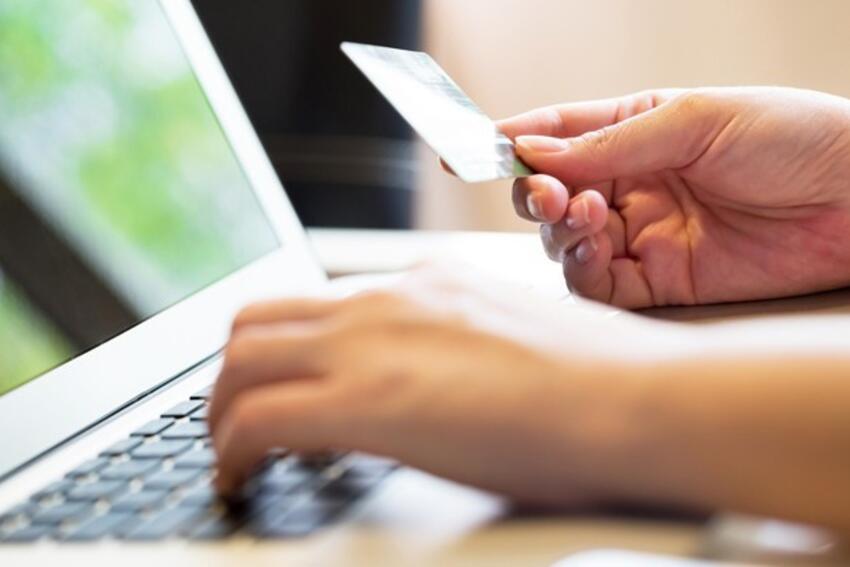 Nhịn ăn, thức trắng canh sale: Đêm Black Friday kiếm 100 triệu