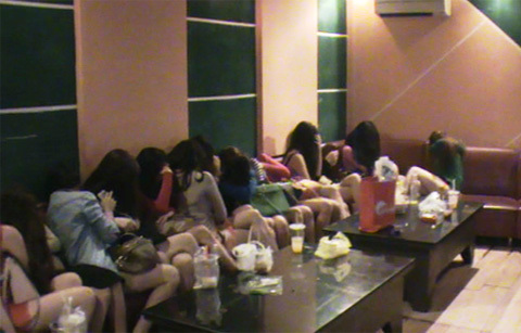Đột kích, quán karaoke, kiều nữ, tiếp khách Đột kích, quán karaoke, kiều nữ, tiếp khách