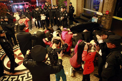 67người bị bắt trong đợt truy quét hôm 9/2 của nhà chức trách thành phố. Ảnh: AFP