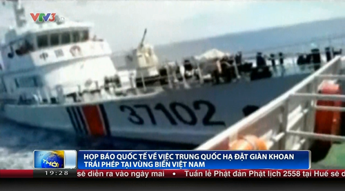 8h10 sáng ngày 3/5, tàu hải cảnh 044 của Trung Quốc đã đâm vào mạn phải tàu cảnh sát biển 4033 của Việt Nam với tốc độ rất cao. Tàu 4033 tránh nhưng vẫn bị đâm vào và bị vỡ toàn bộ cửa kính. Vị trí xảy ra vụ đâm tàu này cách giàn khoan của Trung Quốc 10 hải lý, ông Thu thông báo. 8h sáng ngày 4/5, tàu Trung Quốc số hiệu 4433 đâm vào tàu cảnh sát biển 2012 của Việt Nam. Tàu Việt Nam đã cố tránh nhưng vẫn bị đâm vào từ phía đuôi. Hôm nay, máy bay Trung Quốc bay tầm thấp để trực tiếp uy hiếp tàu Việt Nam, trong khi tàu hải cảnh của họ cố đâm vào tàu của Việt Nam.