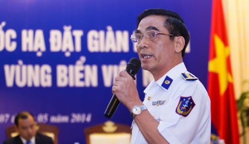 VIET NAM, Hanoi : Vietnam Maritime Police's Deputy Commander Do Ngoc Thu speaks during a press conference on the latest maritime tension between Vietnam and China in Hanoi on May 7, 2014. Hanoi said that Chinese ships protecting a deep-water drilling rig in disputed waters in the South China Sea had used water cannon to attack Vietnamese patrol vessels and repeatedly rammed them, injuring six people. AFP PHOTO