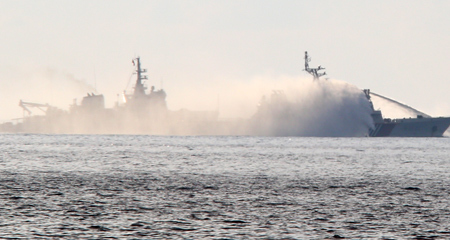 Trung Quốc; TQ; giàn khoan; ngư dân; Hoàng Sa; vòi rồng; tấn công; kiểm ngư; cảnh sát biển Trung Quốc; TQ; giàn khoan; ngư dân; Hoàng Sa; vòi rồng; tấn công; kiểm ngư; cảnh sát biển