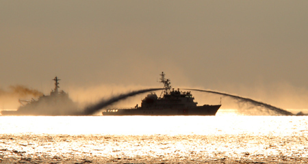 Trung Quốc; TQ; giàn khoan; ngư dân; Hoàng Sa; vòi rồng; tấn công; kiểm ngư; cảnh sát biển Trung Quốc; TQ; giàn khoan; ngư dân; Hoàng Sa; vòi rồng; tấn công; kiểm ngư; cảnh sát biển