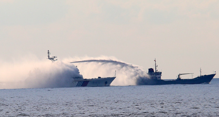 Trung Quốc; TQ; giàn khoan; ngư dân; Hoàng Sa; vòi rồng; tấn công; kiểm ngư; cảnh sát biển Trung Quốc; TQ; giàn khoan; ngư dân; Hoàng Sa; vòi rồng; tấn công; kiểm ngư; cảnh sát biển