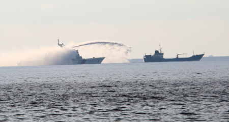 Trung Quốc; TQ; giàn khoan; ngư dân; Hoàng Sa; vòi rồng; tấn công; kiểm ngư; cảnh sát biển Trung Quốc; TQ; giàn khoan; ngư dân; Hoàng Sa; vòi rồng; tấn công; kiểm ngư; cảnh sát biển