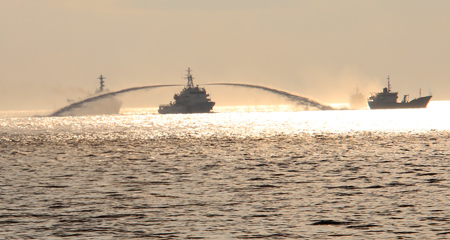 Trung Quốc; TQ; giàn khoan; ngư dân; Hoàng Sa; vòi rồng; tấn công; kiểm ngư; cảnh sát biển Trung Quốc; TQ; giàn khoan; ngư dân; Hoàng Sa; vòi rồng; tấn công; kiểm ngư; cảnh sát biển