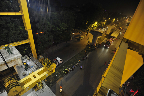nửa đêm, lắp đặt, cẩu trục, đường sắt trên cao, Cát Linh - Hà Đông nửa đêm, lắp đặt, cẩu trục, đường sắt trên cao, Cát Linh - Hà Đông