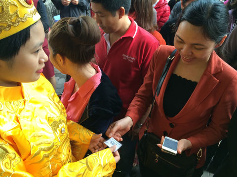 thần tài, vàng, chen lấn thần tài, vàng, chen lấn