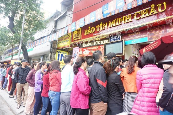 thần tài, vàng, chen lấn thần tài, vàng, chen lấn