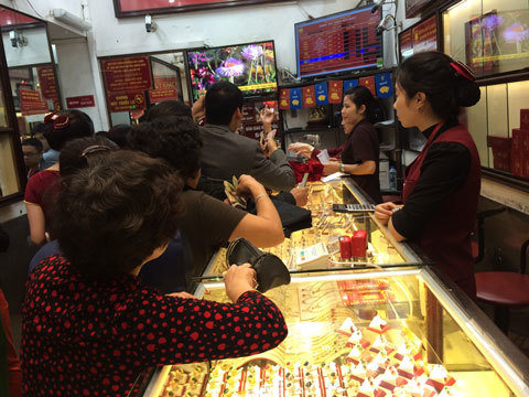 thần tài, vàng, chen lấn thần tài, vàng, chen lấn