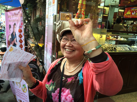 thần tài, vàng, chen lấn thần tài, vàng, chen lấn