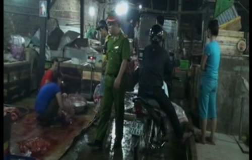 Công an tỉnh Đồng Nai phát hiện cơ sở chế biến nội tạng trâu bò ngâm hóa chất. Ảnh: Hoàng Trường