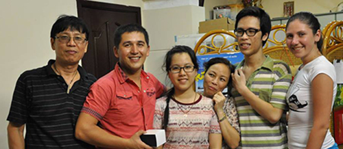 co-dau-nga-cua-gia-dinh-viet-qua-doi-trong-tham-kich-may-bay-2