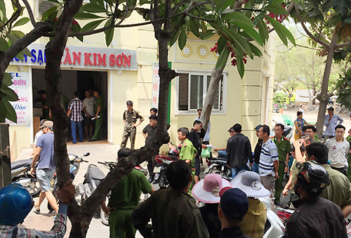 canh-sat-bao-vay-khach-san-cua-toi-pham-sai-gon