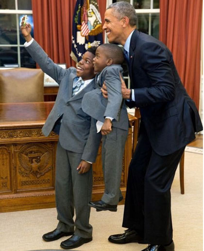 obama-vut-bo-moi-quyen-luc-khi-choi-dua-voi-tre-em-8