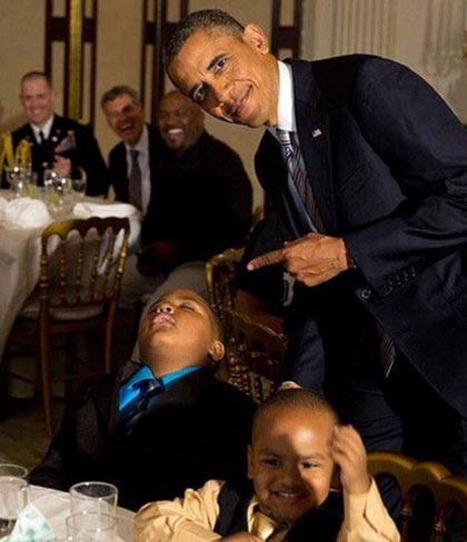 obama-vut-bo-moi-quyen-luc-khi-choi-dua-voi-tre-em-9