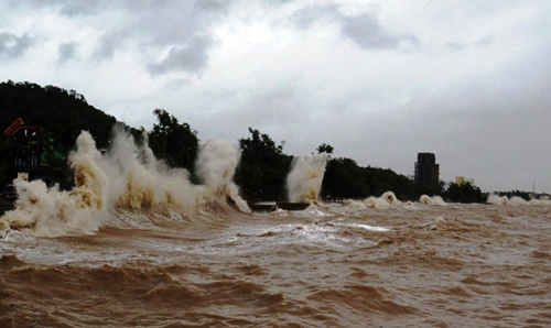 bao-mirinae-huong-vao-hai-phong-hon-1000-tau-thuyen-dang-tren-bien