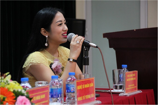 Thành viên BGK, TS nghệ thuật Nguyễn Phương Nga - Phó khoa Thanh nhạc - HV ÂNQG VN 