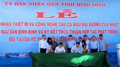 Lễ ký kết hợp đồng tàu cá vỏ thép giữa SBIC và UBND tỉnh Bình Định