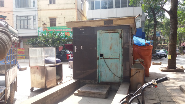 Khu vực đặt máy bơm nước từ giếng khoan lên để cung cấp cho cả tòa nhà CT9 – KĐT Định Công. Ảnh: Nhật Tân