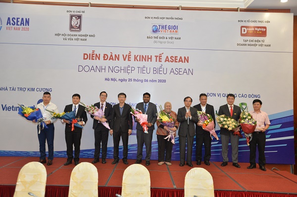 Diễn đàn về Kinh tế ASEAN được tổ chức tại Hà Nội vào ngày 25/6/2020. Diễn đàn về Kinh tế ASEAN được tổ chức tại Hà Nội vào ngày 25/6/2020.
