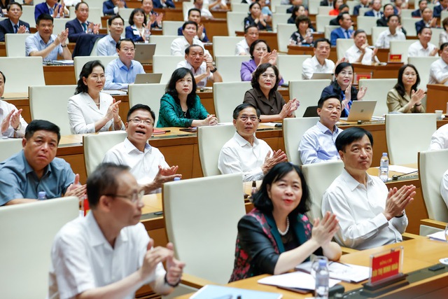 TỔNG THUẬT: HỘI NGHỊ TOÀN QUỐC TRIỂN KHAI NGHỊ QUYẾT 66-NQ/TW VÀ NGHỊ QUYẾT 68-NQ/TW CỦA BỘ CHÍNH TRỊ- Ảnh 4.