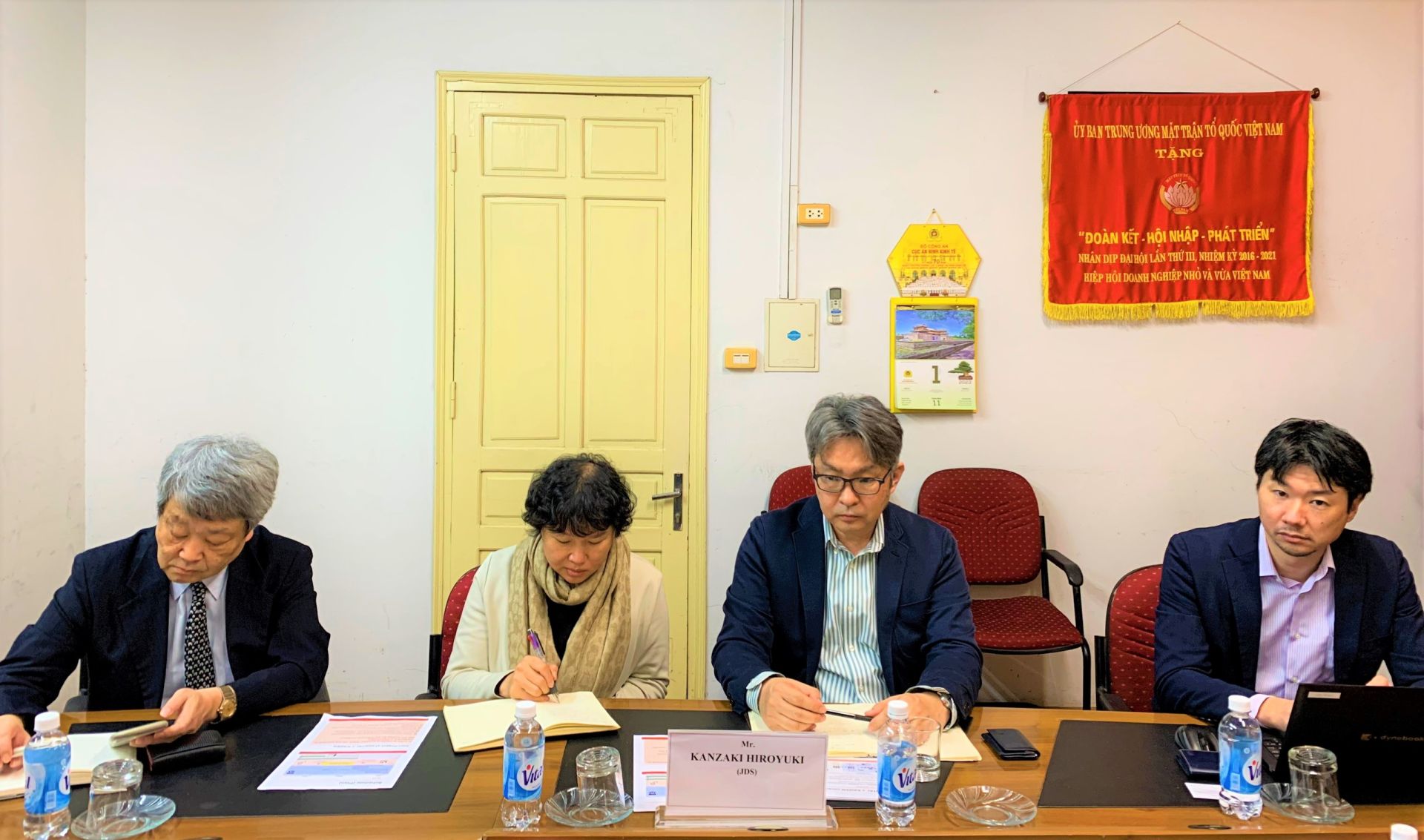 Đại diện từ phía công ty JDS Đại diện từ phía công ty JDS