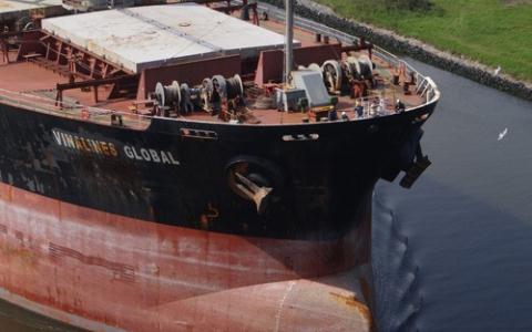 Vinalines xin “xóa” bớt tàu cũ