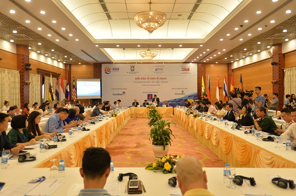 Hội nghị thu hút sự tham gia của nhiều đại biểu đến từ các bộ, ngành, doanh nghiệp trong và ngoài nước. Hội nghị thu hút sự tham gia của nhiều đại biểu đến từ các bộ, ngành, doanh nghiệp trong và ngoài nước.