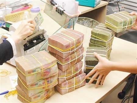 Tiền mặt hiện đang được xem là liều thuốc hữu hiệu cho xử lý nợ xấu nhưng câu hỏi là: tiền ở đâu?