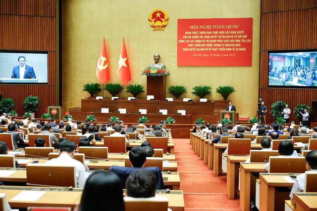 TỔNG THUẬT: HỘI NGHỊ TOÀN QUỐC TRIỂN KHAI NGHỊ QUYẾT 66-NQ/TW VÀ NGHỊ QUYẾT 68-NQ/TW CỦA BỘ CHÍNH TRỊ- Ảnh 10.