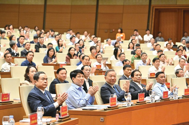 TỔNG THUẬT: HỘI NGHỊ TOÀN QUỐC TRIỂN KHAI NGHỊ QUYẾT 66-NQ/TW VÀ NGHỊ QUYẾT 68-NQ/TW CỦA BỘ CHÍNH TRỊ- Ảnh 3.