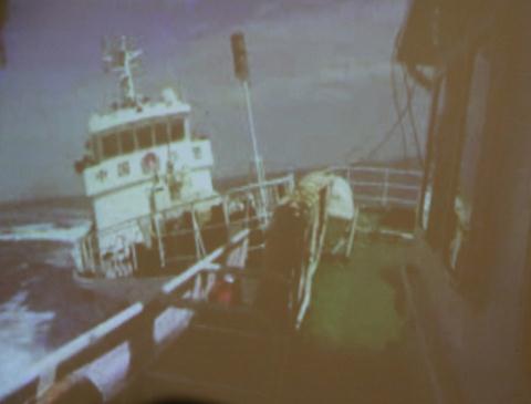 Tàu Trung Quốc ngang ngược húc tàu Việt Nam