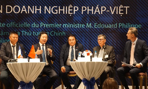Ông Trương Gia Bình - Chủ tịch Tập đoàn FPT phát biểu tại Diễn đàn. Ảnh: Viễn Thông